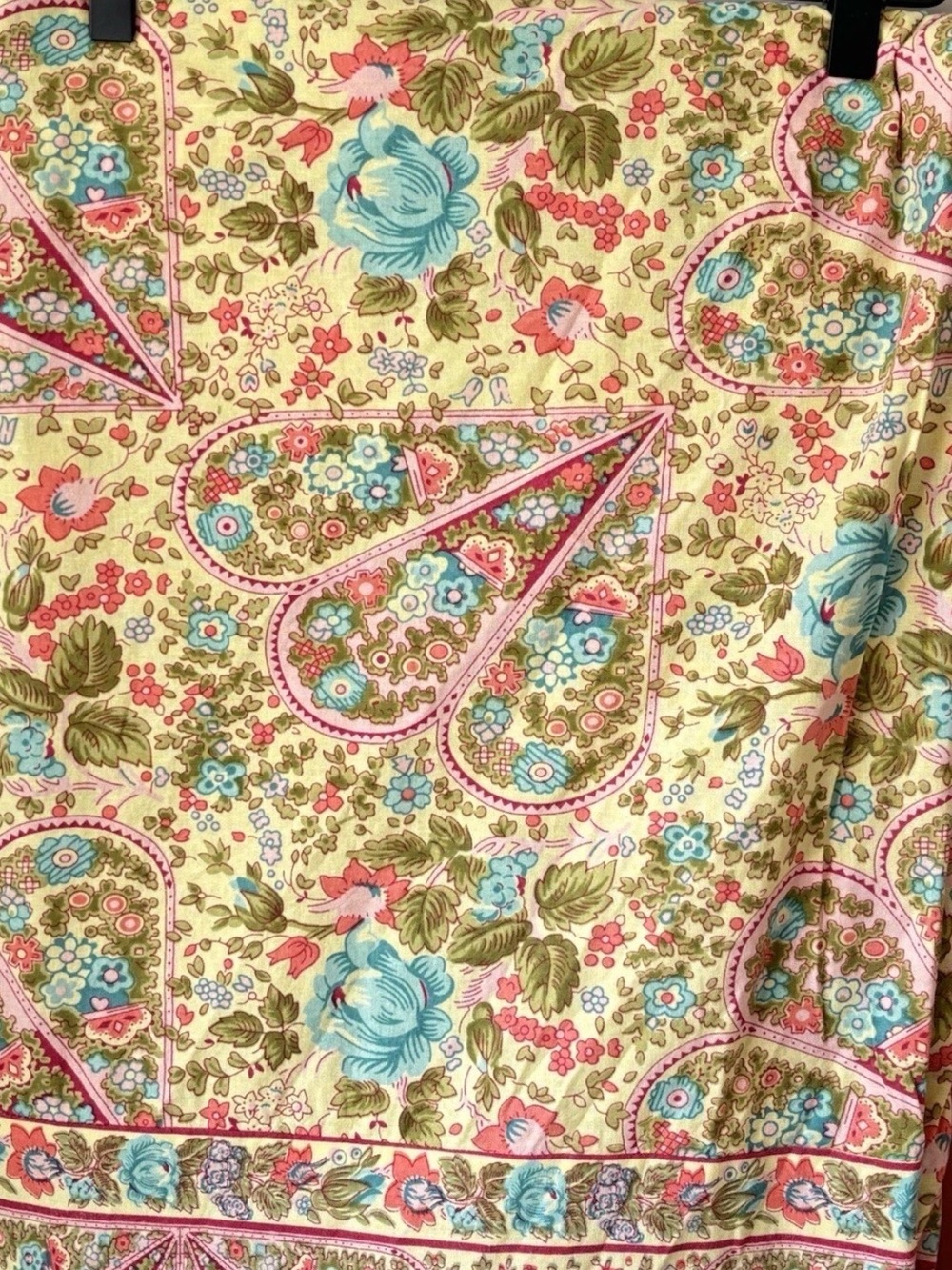 Vintage APRIL CORNELL Tablecloth
Pink Flowers Romantic XL Rectangle
60" X 102"